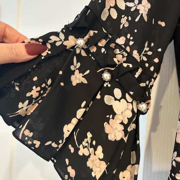 Women’s blouse with pearl detail on sleeves - Picture 4 of 6